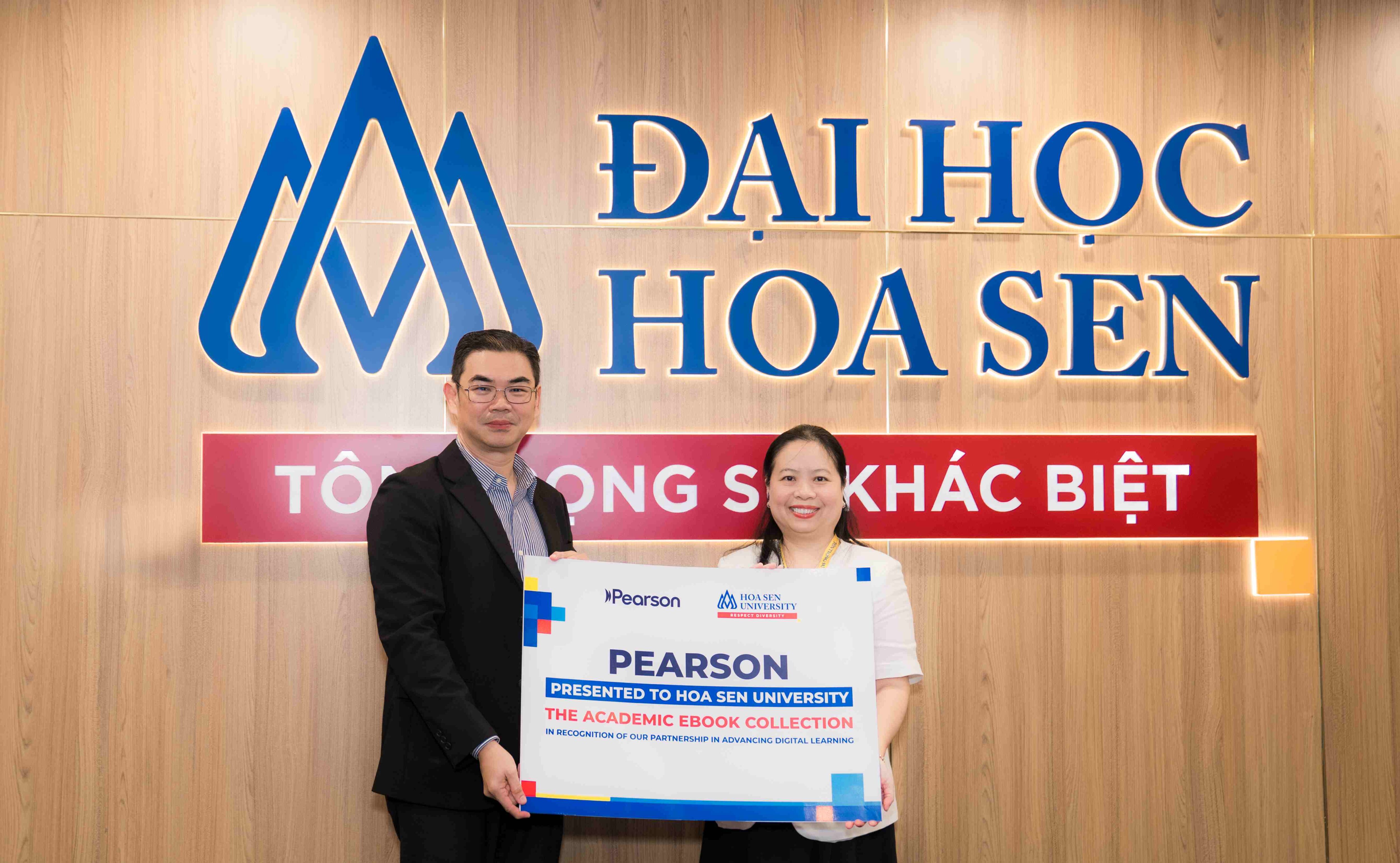 ĐH Hoa Sen ký kết hợp tác với Nhà xuất bản Pearson Higher Education