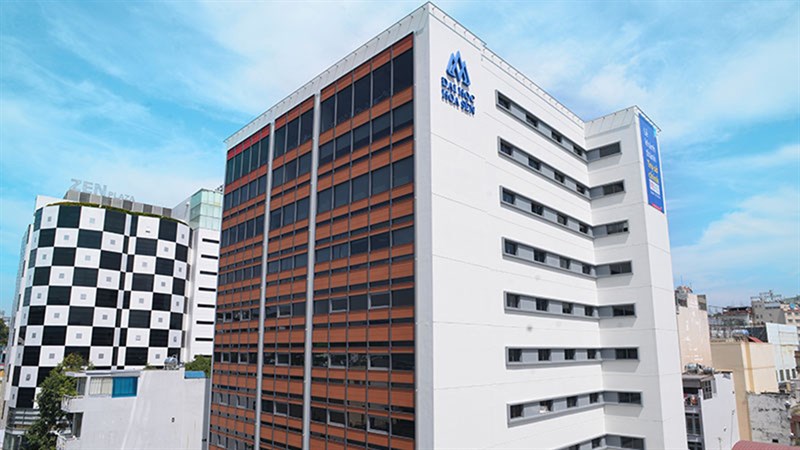 Tòa nhà trụ sở chính Đại học Hoa Sen nhìn từ trên cao, bên cạnh tòa nhà Zen Plaza.